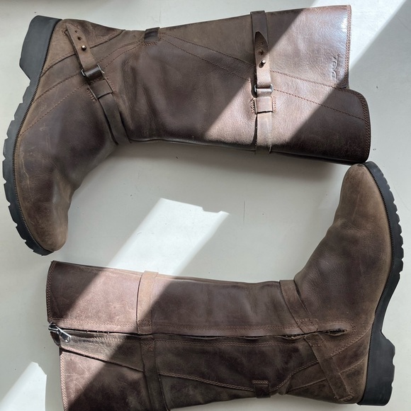 Teva Brown Leather Boots - Picture 1 of 11